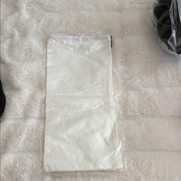 The Ritz-Carlton White Dust Bag/Laundry Bag - Picture 2 of 4